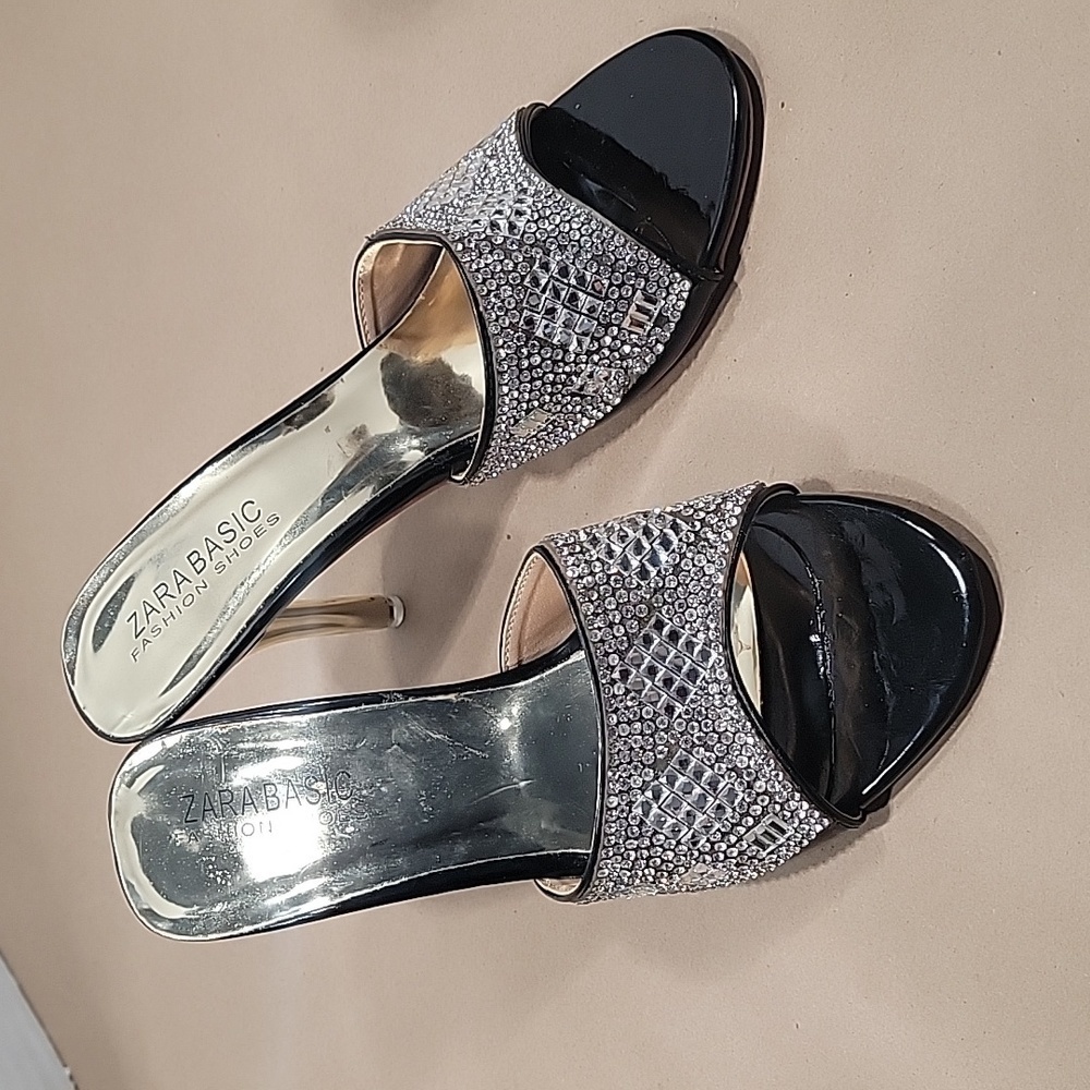 Zara Basic Rhinestone Heels Black Shoe with Gold Heel. Absolutely Stunning Shoe!